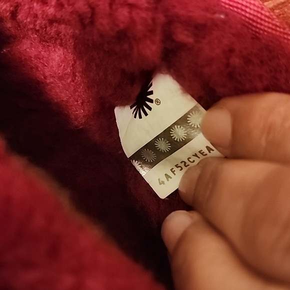 UGG Classic Ultra Mini Boots - Picture 10 of 16